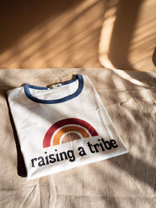 La tribu de mami camisetas Camiseta Raising a Tribe