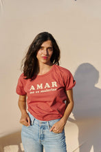 Cargar imagen en el visor de la galería, La tribu de mami camisetas Camiseta Amar Organic
