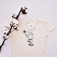 Load image into Gallery viewer, La tribu de mami camisetas Camiseta Love has no gender
